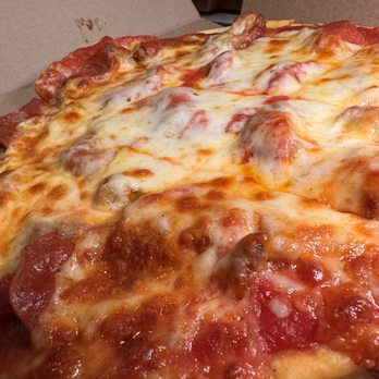 Gianna's Pizza - Sausage and Pepperoni Thin Crust - Pizza Near Me - Chicago, Illinois