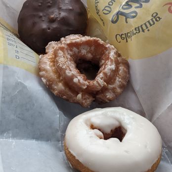 LaMar's Donuts and Coffee - Donuts Near Me - Kansas City, Missouri
