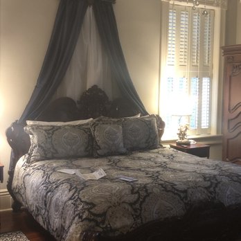 McMillan Inn - Bed on 2nd floor suite in main house..fridge, private bathroom with claw foot tub. Great bed and fireplace! - Bed & Breakfast Near Me - Savannah, Georgia McMillan Inn - Bed on 2nd floor suite in main house..fridge, private bathroom with claw foot tub. Great bed and fireplace! - Bed & Breakfast Near Me - Savannah, Georgia