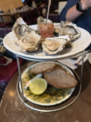 Au Rocher de Cancale by null
