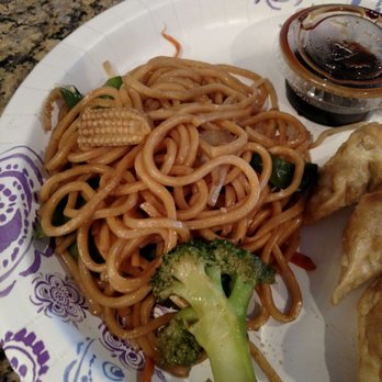 China Wan Wan - Veggie chow mein - Chinese Near Me - Henderson, Nevada