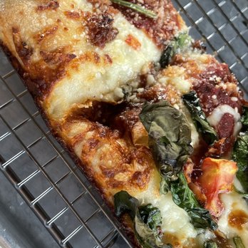 COMO's Restaurant - LGBT (Small) - Pizza Near Me - Ferndale, Michigan