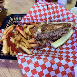 Wrigley's Chicago Bar & Grill - Patty Melt and fries