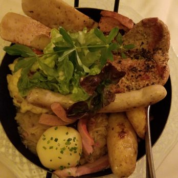 Madame Plüsch - Some meat combo dish.. Very yummy - German Near Me - Füssen, BY