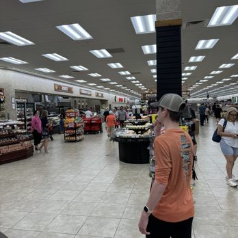 Buc-ee's - Store - Gas Stations Near Me - Leeds, Alabama