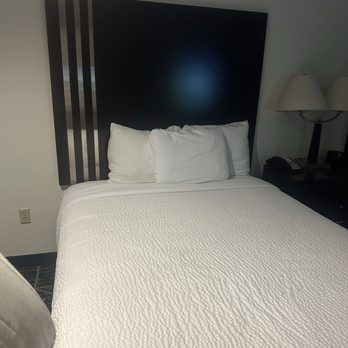 La Quinta by Wyndham Davis - Queen bed - Hotels Near Me - Davis, California