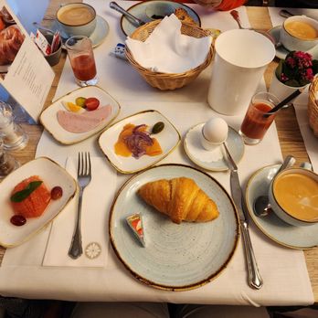 Hotel Stern - Breakfast - Restaurants Near Me - Chur, GR