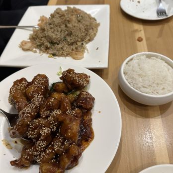 Little Wok - Sesame chicken and shrimp fried rice - Chinese Near Me - Chicago, Illinois