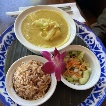 Osha Thai - Yellow Curry with tofu - vegan - Thai Near Me - San Francisco, California