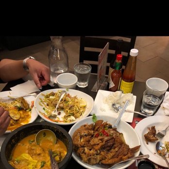 Max's Restaurant - Milpitas - Salty Pancit bihon, kare kare with only 4 pieces of beef and overcooked crispy pata - Filipino Near Me - Milpitas, California Max's Restaurant - Milpitas - Salty Pancit bihon, kare kare with only 4 pieces of beef and overcooked crispy pata - Filipino Near Me - Milpitas, California