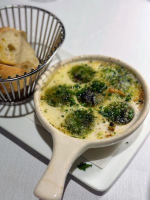 Alouette Bistro by null