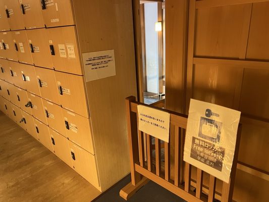 Honmaru Palace by null