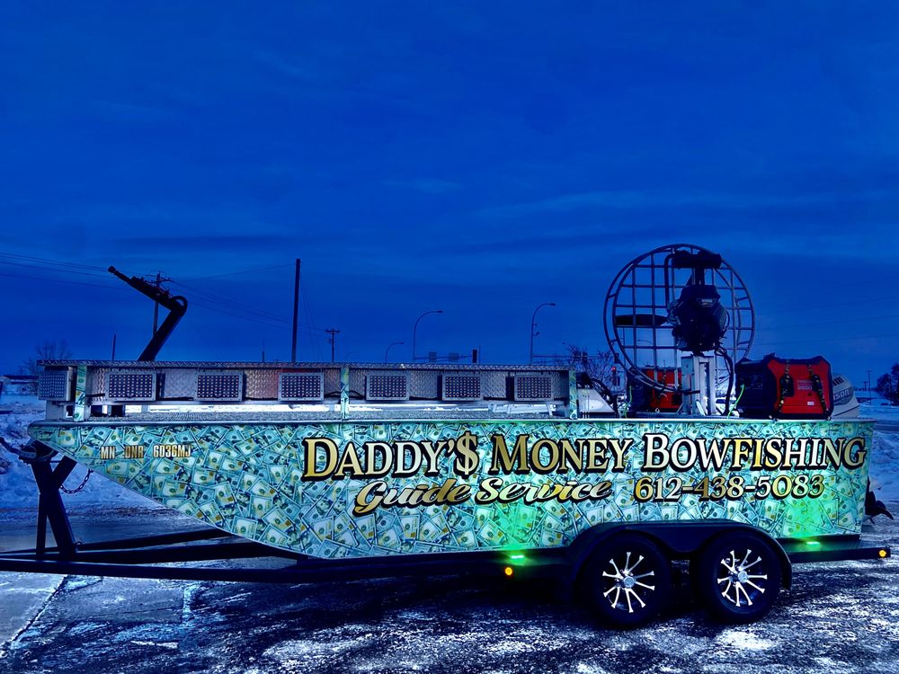 Daddy's Money Bowfishing Logo