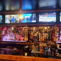 BBS Pub and Grill - TV' s galore