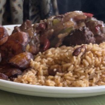 Lindenwood Diner & Restaurant - Chicken liver with onions and gravy, rice and beans, fried sweet plantain. - Diners Near Me - Brooklyn, New York Lindenwood Diner & Restaurant - Chicken liver with onions and gravy, rice and beans, fried sweet plantain. - Diners Near Me - Brooklyn, New York