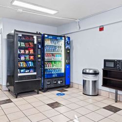 Motel 6 - Simi Valley CA vending