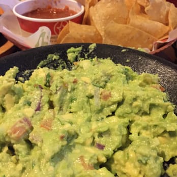 Chili's - Bottomless chips with salsa, and the table made guacamole - American Near Me - Yorba Linda, California