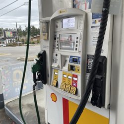 Lakecity Shell - Fancy gas pumps giving out recipes while I pump my gas #Winning