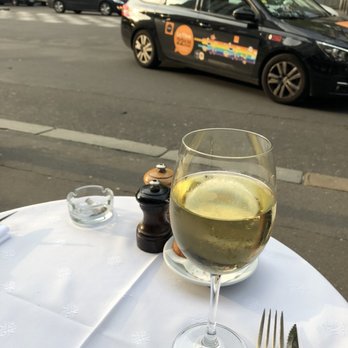 Café Louise - Cafes Near Me - Paris, 75 Café Louise - Cafes Near Me - Paris, 75