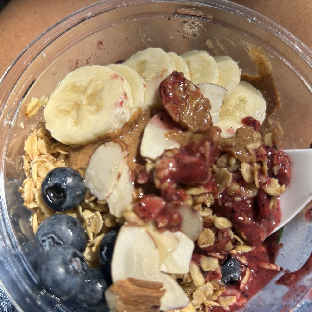 Mountain Berry Bowls - Food Trucks Near Me - Whitefish, Montana Mountain Berry Bowls - Food Trucks Near Me - Whitefish, Montana