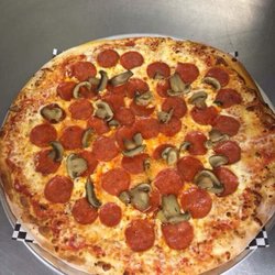 The Service Station - Awesome Pizza!