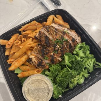 Dr Grubb's - Blackened Chicken with Penne Pasta - American Near Me - Claremont, California
