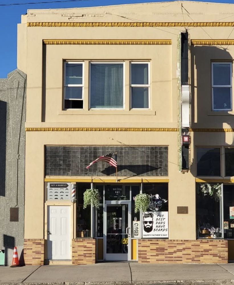 Elise's Barber Shop Logo