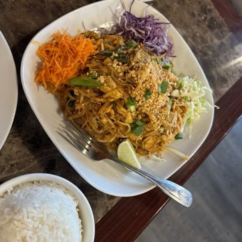 Ting Tong Thai - Maple Valley - Chicken pad Thai - Thai Near Me - Maple Valley, Washington Ting Tong Thai - Maple Valley - Chicken pad Thai - Thai Near Me - Maple Valley, Washington
