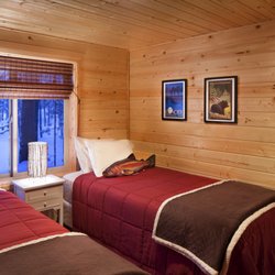 Reclusive Moose Cabins - 2nd Bedroom with Two twin beds