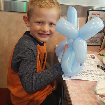 Rosie's Diner - And the kiddos get balloon dogs - American Near Me - Aurora, Colorado Rosie's Diner - And the kiddos get balloon dogs - American Near Me - Aurora, Colorado