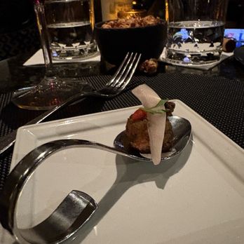 Wedgewood Hotel - Amuse-bouche - Hotels Near Me - Vancouver, British Columbia Wedgewood Hotel - Amuse-bouche - Hotels Near Me - Vancouver, British Columbia