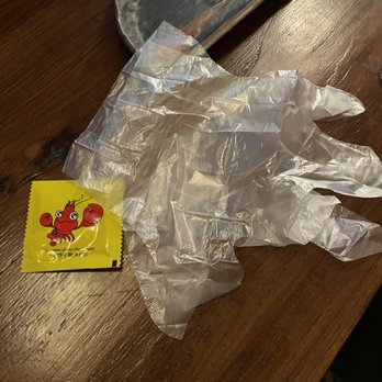 Le Sia - Gloves and wipes for keeping clean while enjoying their amaIng king lean legs - Chinese Near Me - New York, New York