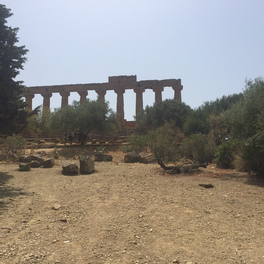 Valle dei Templi - Amazing park. First temple near main entrance. - Landmarks & Historical Buildings Near Me - Agrigento, AG