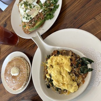 Benny’s Café Breakfast and Lunch - Veggie Skillet, pancakes, Huevos Rancheros - Cafes Near Me - Colleyville, Texas