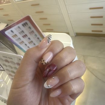Chloe Nail Lounge - Nail Salons Near Me - Orange, California