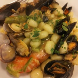 A-ria - In questo ristorante dalle sux porzioni si mangia benissimo carne e pesce cucina a vista e personale attento e simpaticissimo!