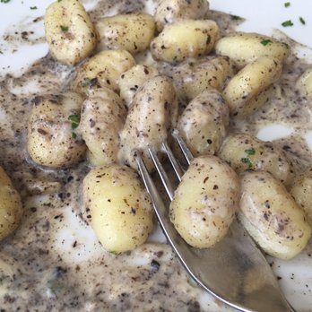 Canto de' Nelli - Gnocchi with cream and truffles - not a good version of this dish - Italian Near Me - Florence, FI Canto de' Nelli - Gnocchi with cream and truffles - not a good version of this dish - Italian Near Me - Florence, FI