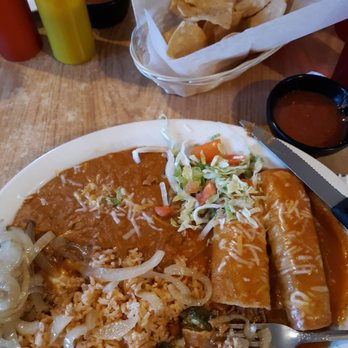 El Sur Restaurant - Lunch Combo #8 - 2 shredded beef enchiladas, beans and rice w/complimentary grilled jalapeno and onion. - Mexican Near Me - Tucson, Arizona El Sur Restaurant - Lunch Combo #8 - 2 shredded beef enchiladas, beans and rice w/complimentary grilled jalapeno and onion. - Mexican Near Me - Tucson, Arizona