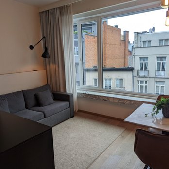 Premier Suites Plus Antwerp - Living Room - Apartments Near Me - Antwerp, VAN