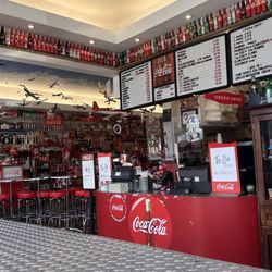 Z's Burgers - Inside