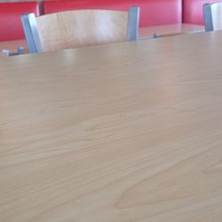 Burger King - Clean dinning area
