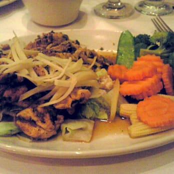 Green Peapod - Garlic Pepper Chicken with Fresh Ginger - Thai Near Me - McHenry, Illinois Green Peapod - Garlic Pepper Chicken with Fresh Ginger - Thai Near Me - McHenry, Illinois