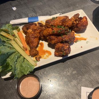Colton's Social House - Buffalo wings - New American Near Me - Clovis, California