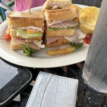 Vickery's Bar & Grill - The Club, tall and tasty - Bars Near Me - Mount Pleasant, South Carolina Vickery's Bar & Grill - The Club, tall and tasty - Bars Near Me - Mount Pleasant, South Carolina