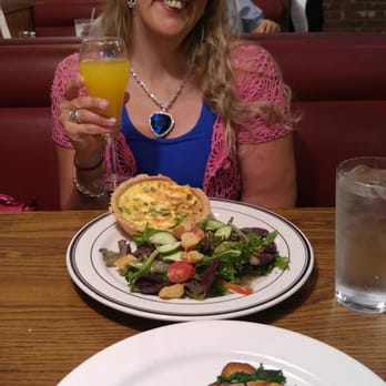 Mimi's Cafe - Cheers & Happy Birthday Robert :) - Breakfast & Brunch Near Me - Fairfield, California