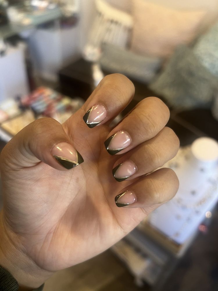 Lotus Bo Pha Nails
