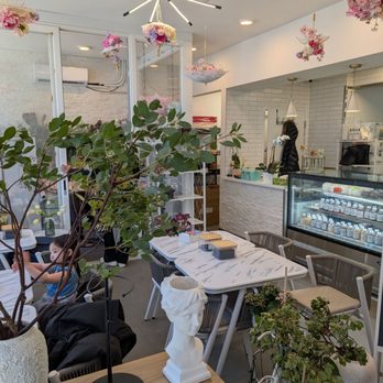 Ms Ku's Flowers and Desserts - Desserts Near Me - Chicago, Illinois Ms Ku's Flowers and Desserts - Desserts Near Me - Chicago, Illinois