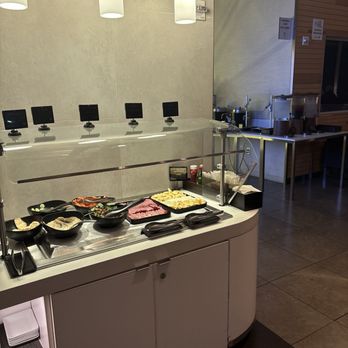Admiral's Club - Little snacks - Airport Lounges Near Me - Los Angeles, California Admiral's Club - Little snacks - Airport Lounges Near Me - Los Angeles, California