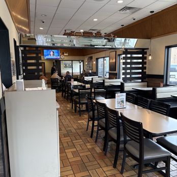 Franksville - Dinning area - Fast Food Near Me - Chicago, Illinois