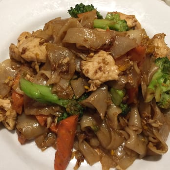 The Elephant Thai Cuisine - Pad see ewe - Thai Near Me - Chicago, Illinois The Elephant Thai Cuisine - Pad see ewe - Thai Near Me - Chicago, Illinois